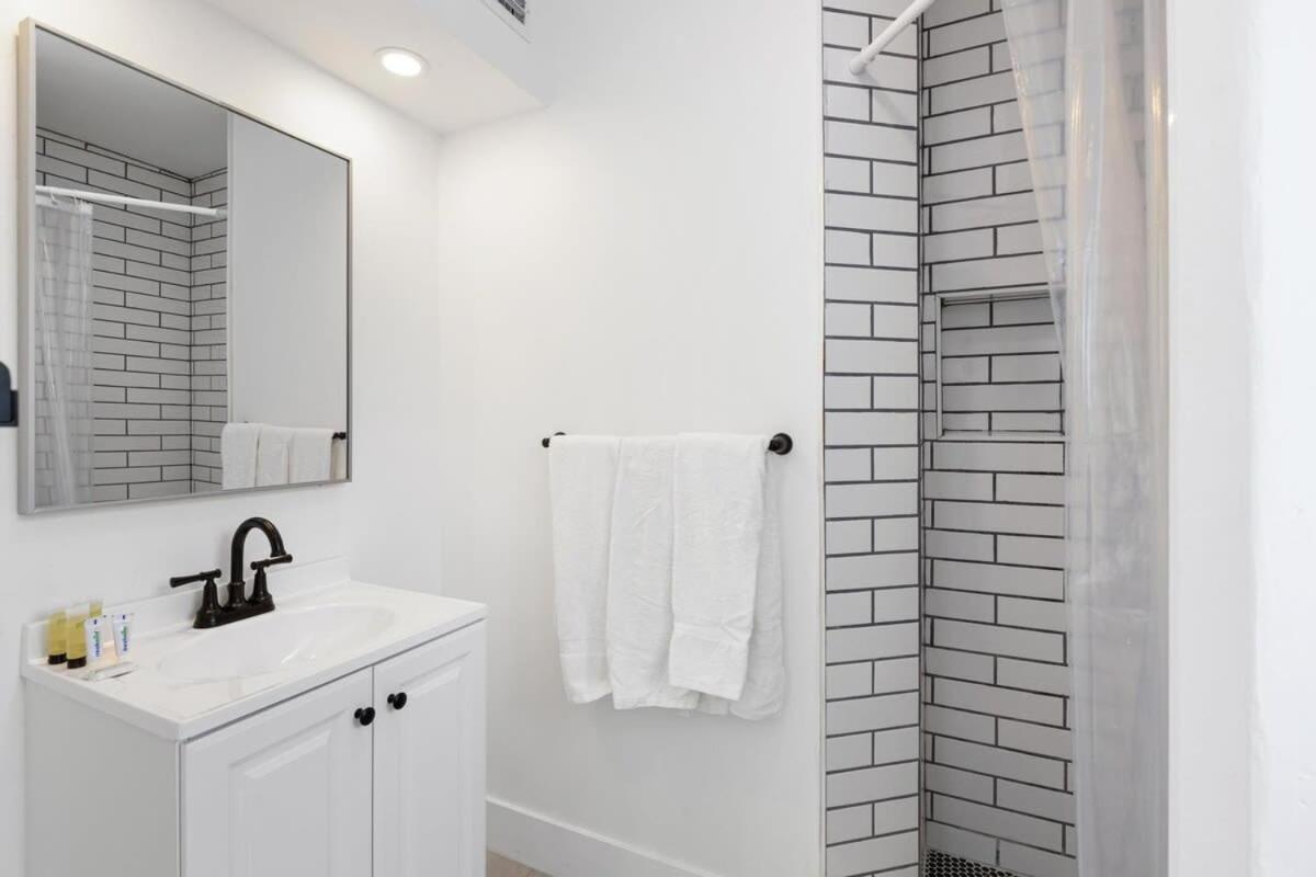 Charming 2 Bedroom Apartment In Victoria Park フォート・ローダーデール エクステリア 写真